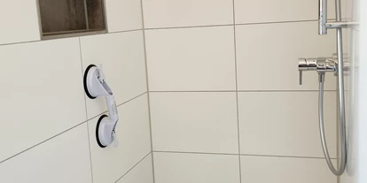 Rollstuhlgerechte Unterkunft - Unterkunftsart: Ferienhaus - Haltegriff kann verstellt werden - Haus Sonnengruss