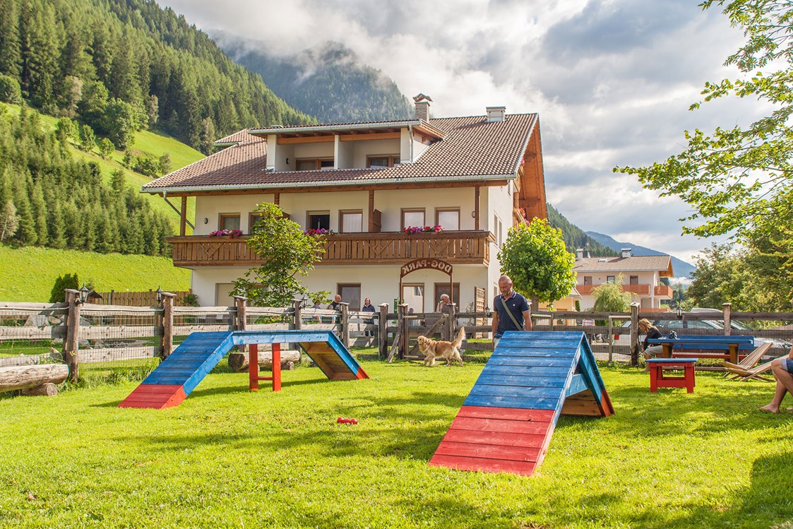 Rollstuhl-Urlaub: Dog-Park - Hotel Sonja in Südtirol