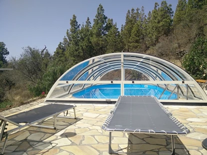 Rollstuhlgerechte Unterkunft - Unterkunftsart: Ferienhaus - Poolterrasse und abdeckbarer, beheizter Pool - Villa Finca Tijarafe mit beheiztem Pool - barrierefreier Eingang