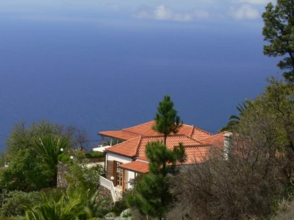 Rollstuhlgerechte Unterkunft - Unterkunftsart: Ferienhaus - Villa, Garten, atlantischer Ozean - Villa Finca Tijarafe mit beheiztem Pool - barrierefreier Eingang