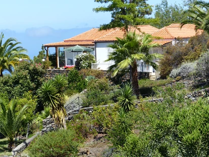 Rollstuhlgerechte Unterkunft - Unterkunftsart: Ferienhaus - subtroischer Garten und Finca Tijarafe - Villa Finca Tijarafe mit beheiztem Pool - barrierefreier Eingang