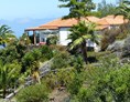 Rollstuhl-Urlaub: subtroischer Garten und Finca Tijarafe - Villa Finca Tijarafe mit beheiztem Pool - barrierefreier Eingang