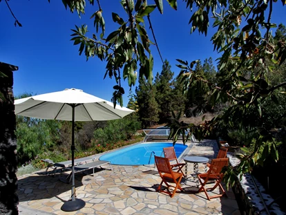 Rollstuhlgerechte Unterkunft - Unterkunftsart: Ferienhaus - Poolterrasse - Villa Finca Tijarafe mit beheiztem Pool - barrierefreier Eingang