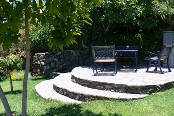 Rollstuhl-Urlaub: Gartenplatz - Villa Finca Tijarafe mit beheiztem Pool - barrierefreier Eingang
