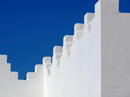 Rollstuhlgerechte Unterkunft - Unterkunftsart: Ferienhaus - afrikanische Architektur in Puerto Naos - Villa Finca Tijarafe mit beheiztem Pool - barrierefreier Eingang