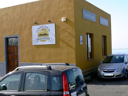 Rollstuhlgerechte Unterkunft - Unterkunftsart: Ferienhaus - Brauerei mit bestem frischen Bier und schönen spanischen Tapas bei KM 88 Richtung Tijarafe - Villa Finca Tijarafe mit beheiztem Pool - barrierefreier Eingang