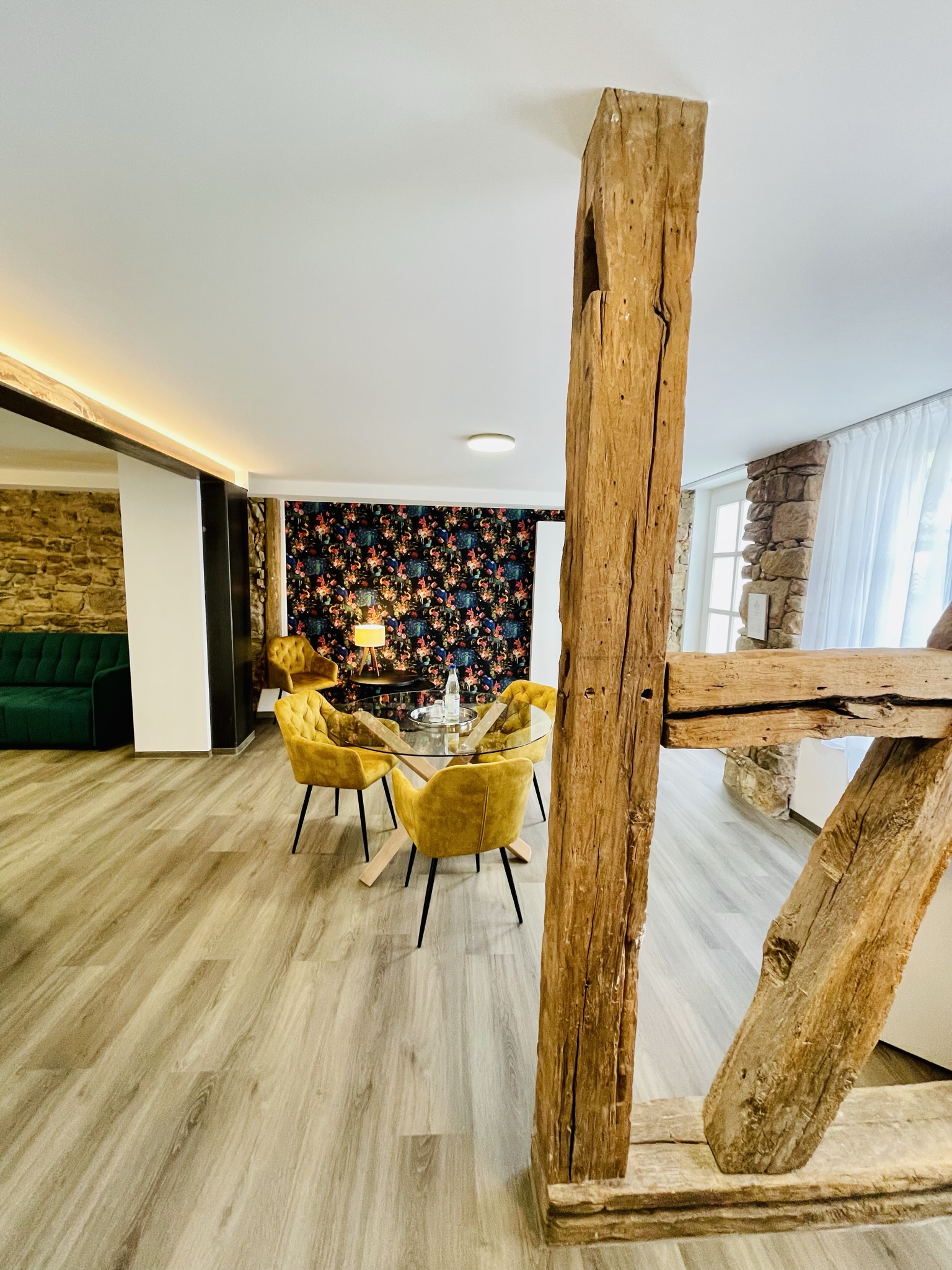 Rollstuhl-Urlaub: Ess- & Wohnbereich - Hotel am Schloss GmbH & Co. KG