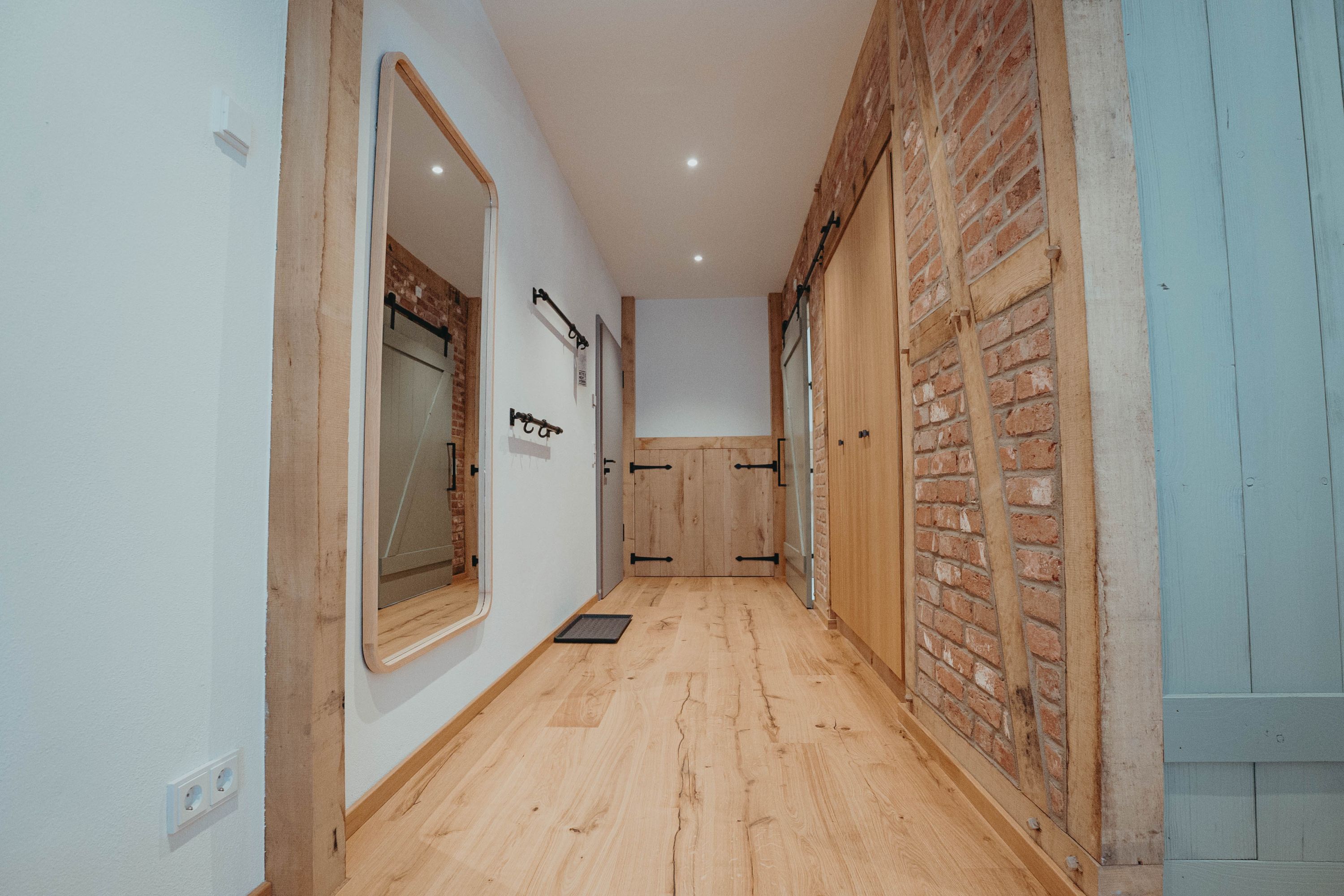 Rollstuhlgerechte Unterkunft - Der Flur hat eine Breite von 160cm - Biohotel Wildland