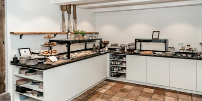 Rollstuhlgerechte Unterkunft - Pflegebett - Frühstücksraum - Biohotel Wildland