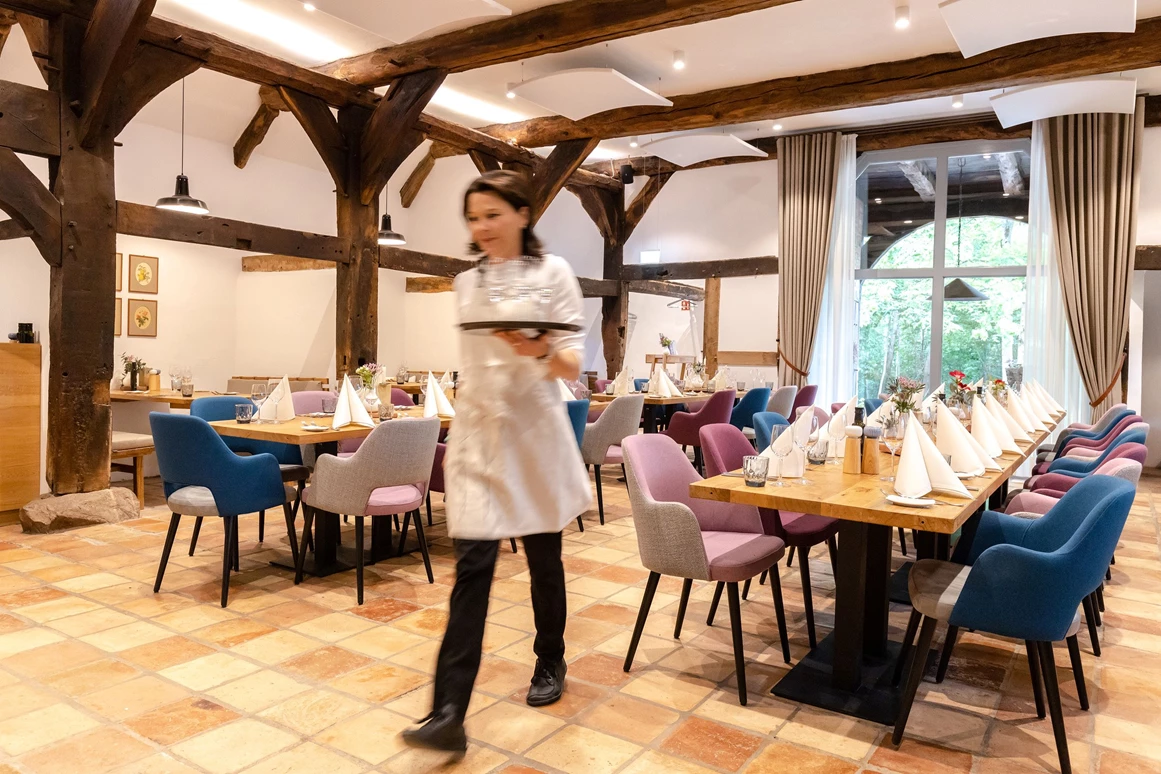 Rollstuhl-Urlaub: Restaurant - Biohotel Wildland