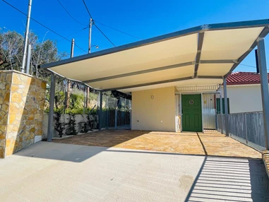 Rollstuhl-Urlaub: barrierefreier oberer Carport - Ferienhaus Spiti Eleni