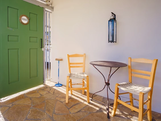 Rollstuhl-Urlaub: Westterrasse zum Hauseingang - Ferienhaus Spiti Eleni