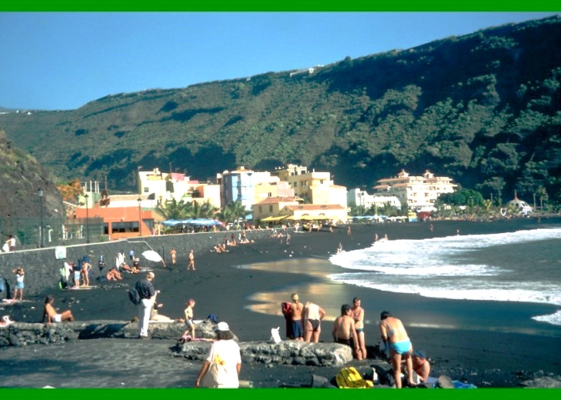 Rollstuhl-Urlaub: Strand und Promenade von Puerto Tazacorte - Villa Atlantico mit beheiztem Pool und barrierefreiem Eingang