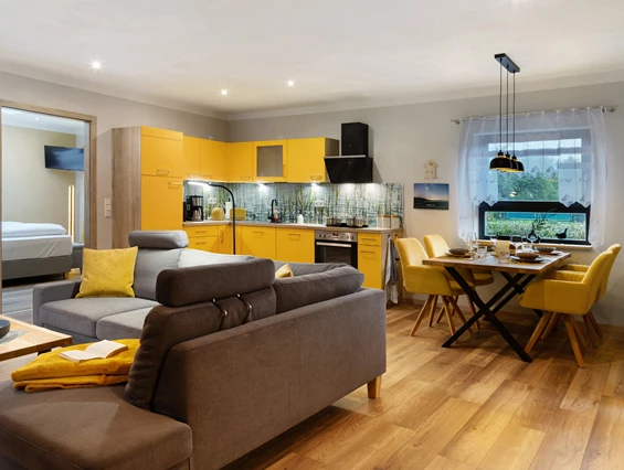 Rollstuhl-Urlaub: Die vollausgestattete Einbauküche ladet zum Kochen und genießen ein.
Die gemütliche Esstischgarnitur wartet auf Sie zum gemeinsamen Essen, Spieleabend oder ...... - Ferienhaus "Milchstraße" im Natur- und Sternenpark Westhavelland