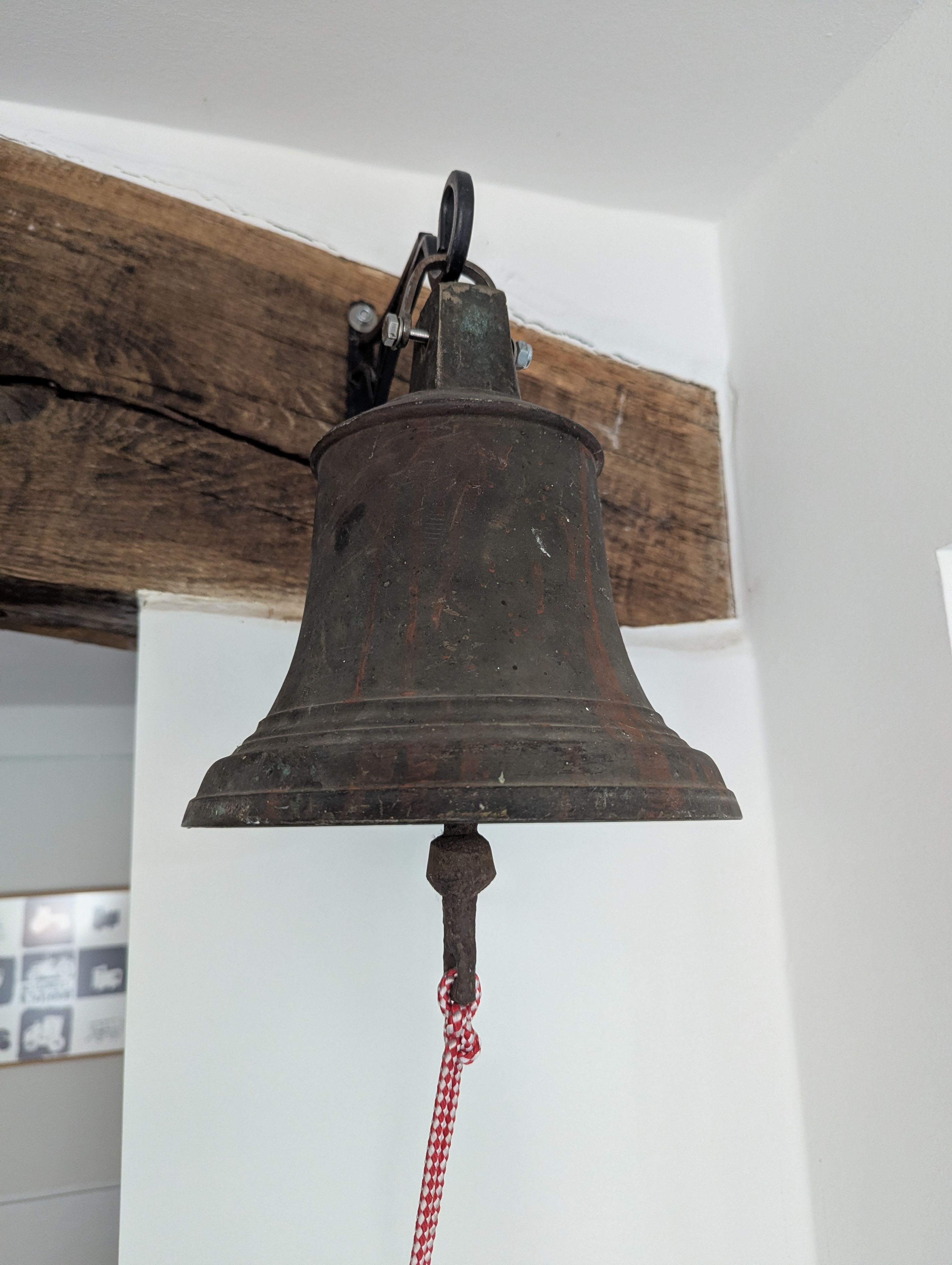 Rollstuhl-Urlaub: Historische Gutshausglocke - Gutshof Roggow bei Güstrow