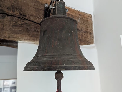 Rollstuhlgerechte Unterkunft - Pflegebett - Historische Gutshausglocke - Gutshof Roggow bei Güstrow
