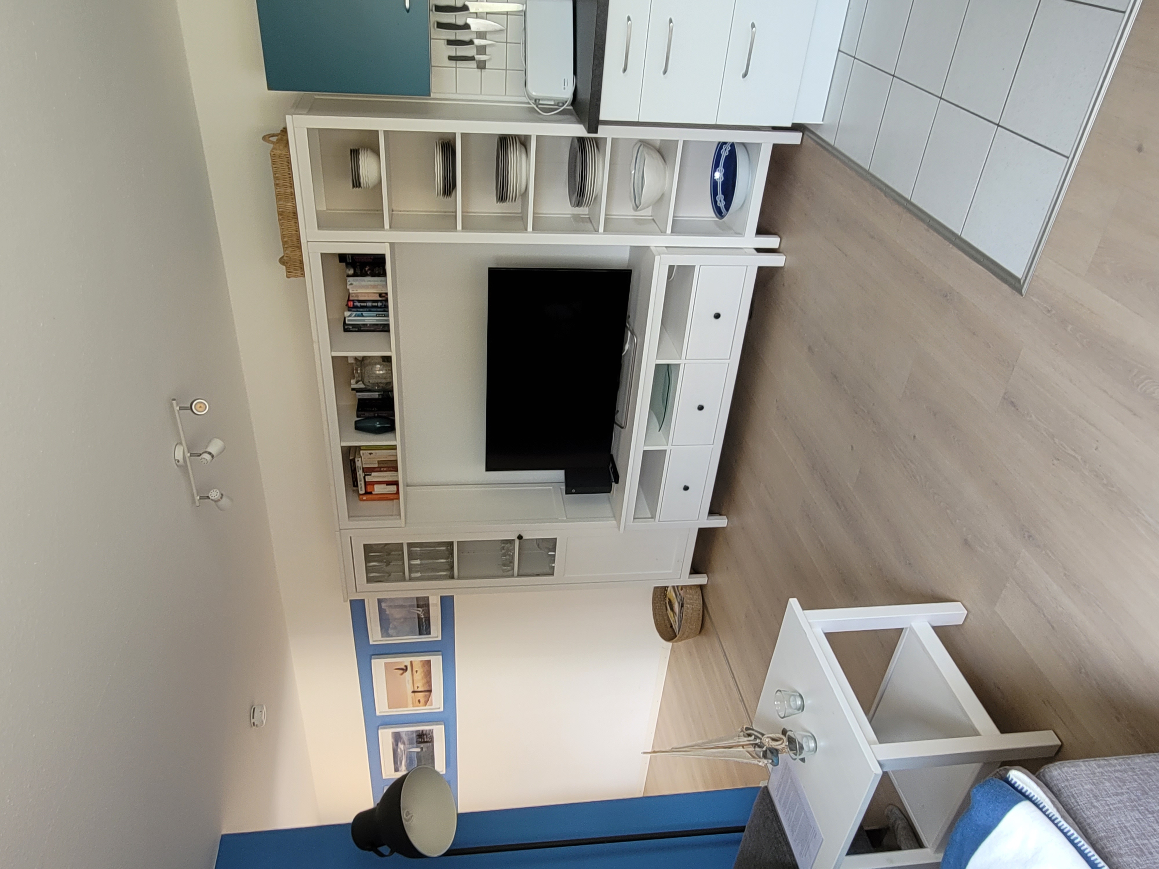 Rollstuhl-Urlaub: Großer TV und freies wlan - FeWo Seewind barrierefrei Überlingen am Bodensee