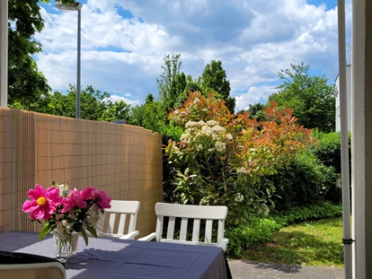 Rollstuhlgerechte Unterkunft - Terrasse, 4 Sitzplätze - FeWo Seewind barrierefrei Überlingen am Bodensee