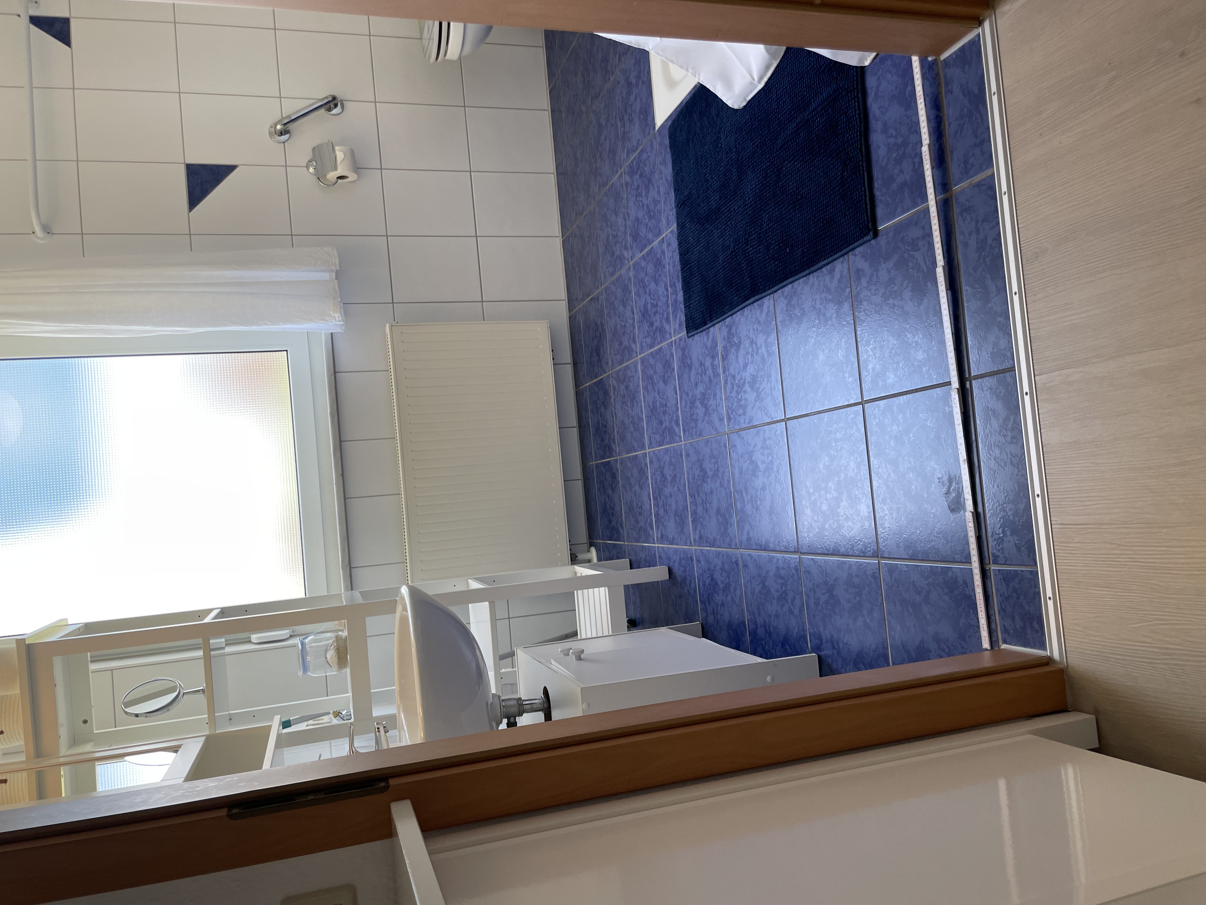 Rollstuhl-Urlaub: Bad. Durchgang 92cm - FeWo Seewind barrierefrei Überlingen am Bodensee