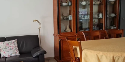 Rollstuhlgerechte Unterkunft - Pastetten - Wohnraum Esstisch - Ferienwohnung Werner Bad Aibling
