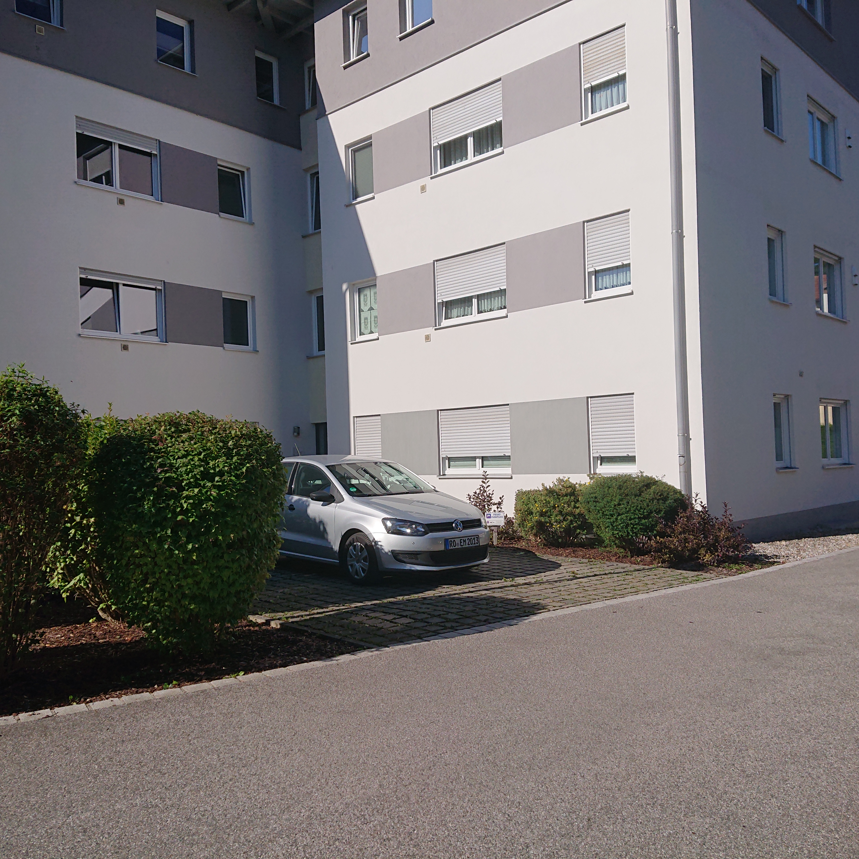 Rollstuhl-Urlaub: KFZ Stellplatz - Ferienwohnung Werner Bad Aibling