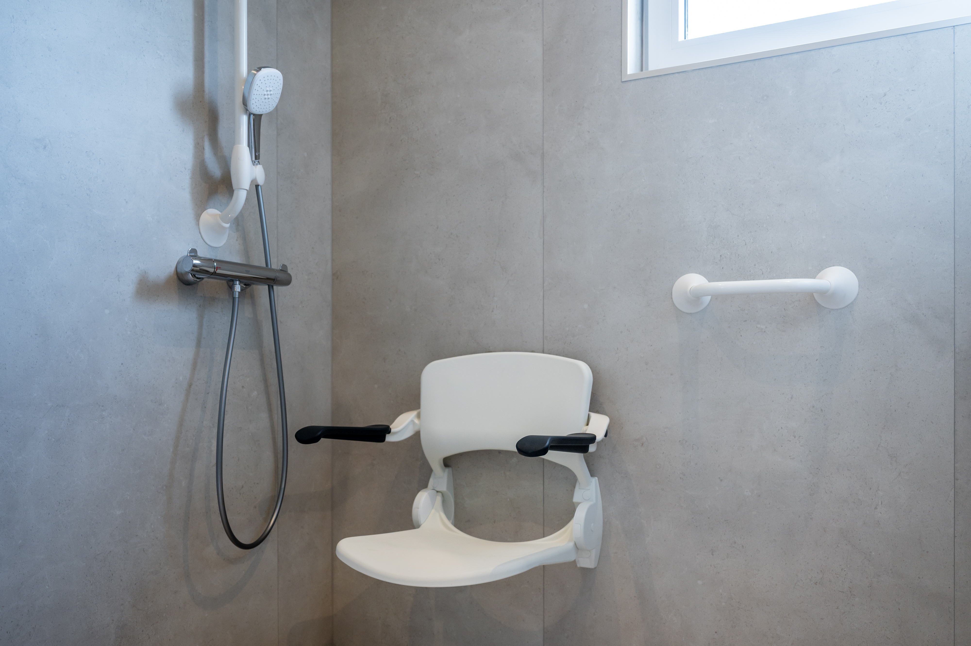 Rollstuhl-Urlaub: Duschstuhl - Landgoed Oud Bommenede