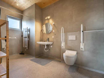 Rollstuhlgerechte Unterkunft - Unterkunftsart: Ferienhaus - En-suite behindertengerechtes Badezimmer - Landgoed Oud Bommenede