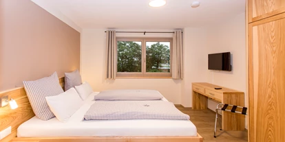 Rollstuhlgerechte Unterkunft - Oberbayern - Schlafzimmer - Ferienwohnungen Alpenflair - barrierefrei urlauben
