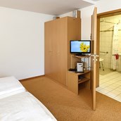 Rollstuhl-Urlaub - Barrierefreies Doppelzimmer mit Sitzecke - Apartmenthaus Bad Bellingen