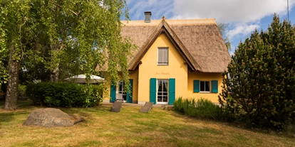 Rollstuhlgerechte Unterkunft - Unterkunftsart: Ferienhaus - Reetdachhaus Schwalbe in Krienke - Reetdachhaus mit Schwimmteich in Krienke