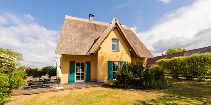 Rollstuhlgerechte Unterkunft - Unterkunftsart: Ferienhaus - Reetdachhaus Möwe in Krienke - Reetdachhaus mit Schwimmteich in Krienke