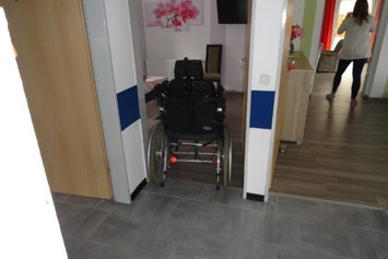 Rollstuhl-Urlaub: Alle Türen sind breit genug für einen Urlaub mit Rollstuhl - Ferienhaus Amelsberg