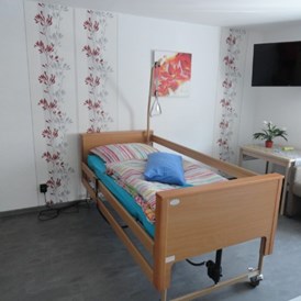 Rollstuhl-Urlaub: Pflegebett - Ferienhaus Amelsberg