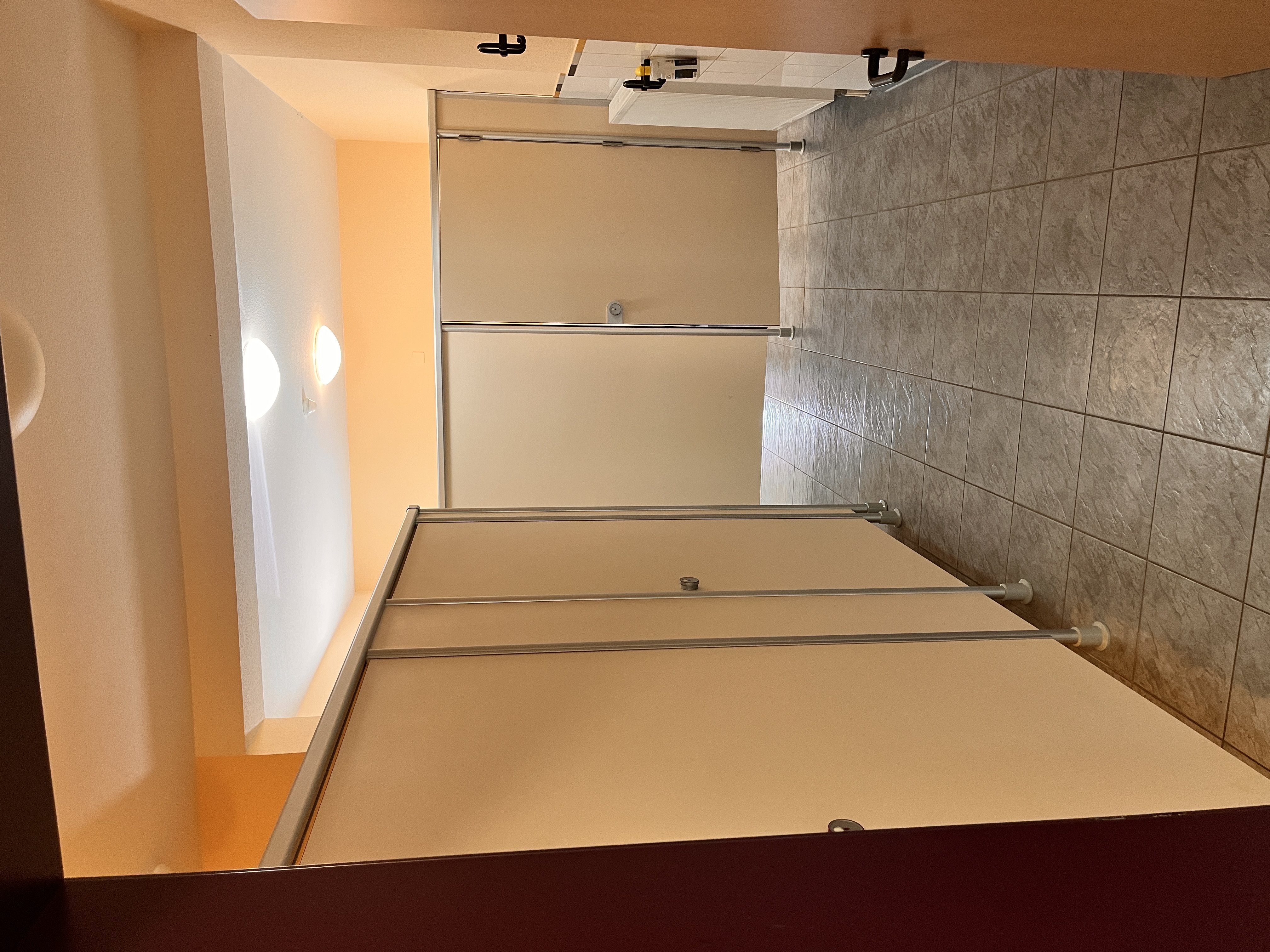 Rollstuhl-Urlaub: es stehen barrierefreie WC´s im Gästehaus zur Verfügung  - Nordsee Jugendheim Delphin