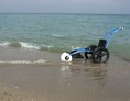 Rollstuhl-Urlaub: Strand-Rollstuhl - HOTEL ROLLI