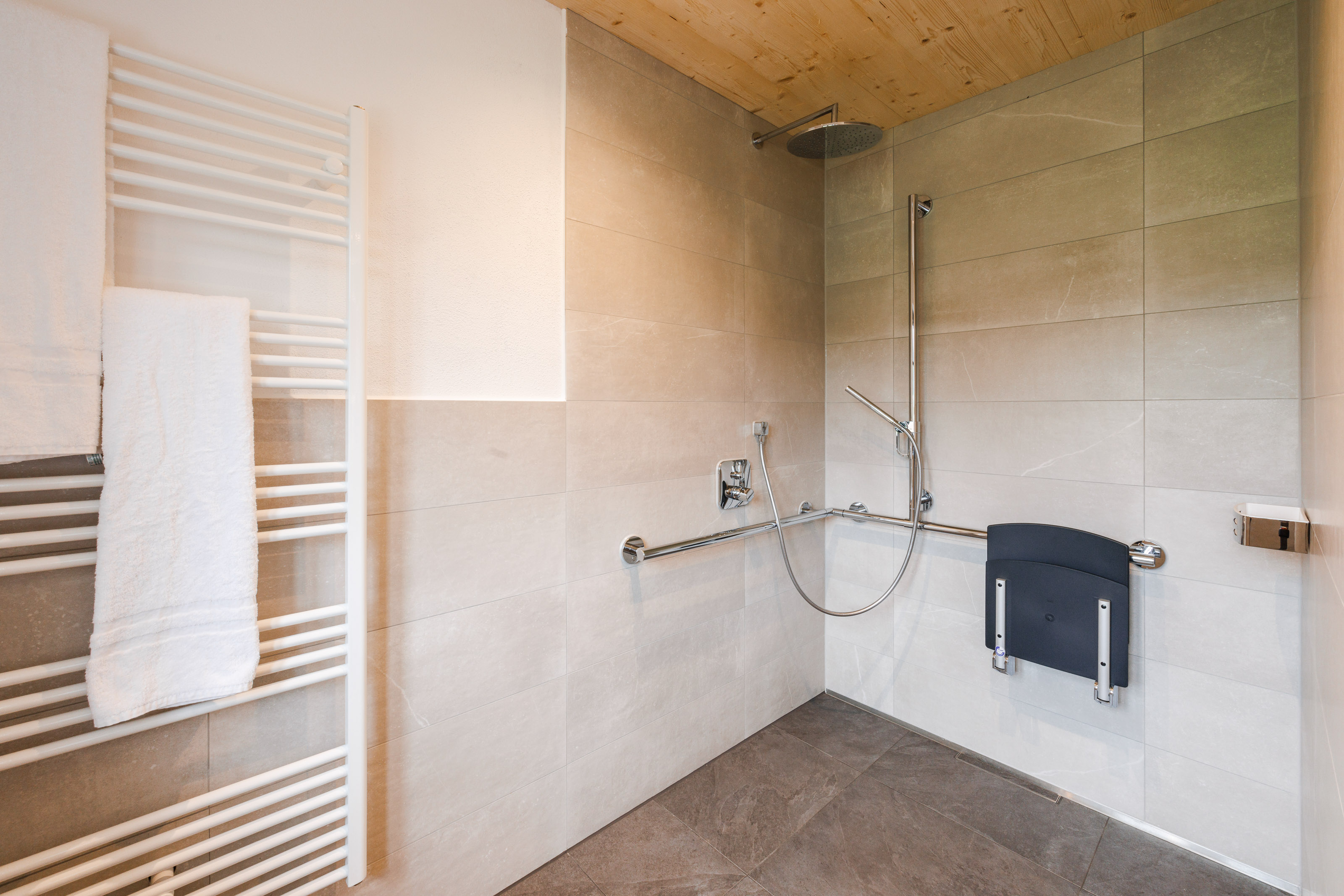 Rollstuhl-Urlaub: barrierefreies Bad Erdgeschoss - Ferienhaus Froschsee