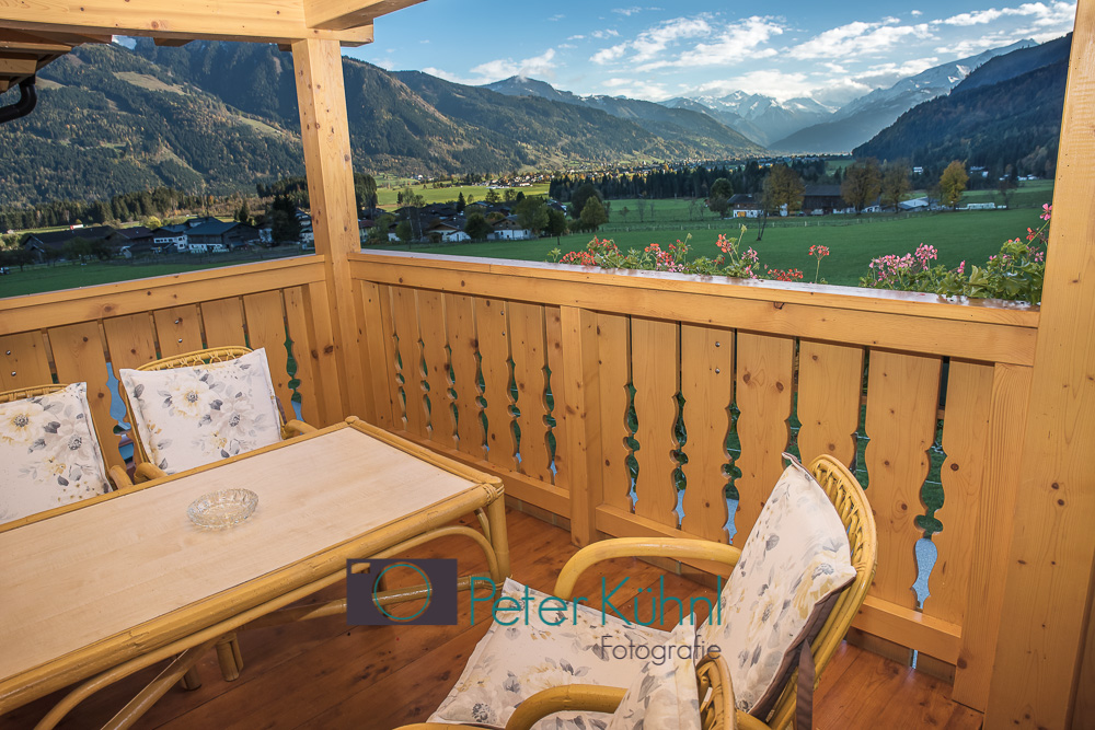 Rollstuhl-Urlaub: Blick Balkon - ChaletMandl bei Zell am See