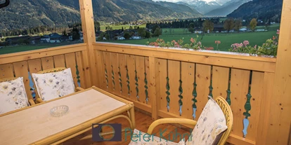 Rollstuhlgerechte Unterkunft - Unterkunftsart: Ferienhaus - Blick Balkon - Villa Mandl bei Zell am See Pool Sauna Hunde erl. Rollstuhlgängig