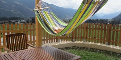 Rollstuhlgerechte Unterkunft - Unterkunftsart: Ferienhaus - Weil der Geld in Menge hatte, lag er stets in der Hängematte. - Villa Mandl bei Zell am See Pool Sauna Hunde erl. Rollstuhlgängig