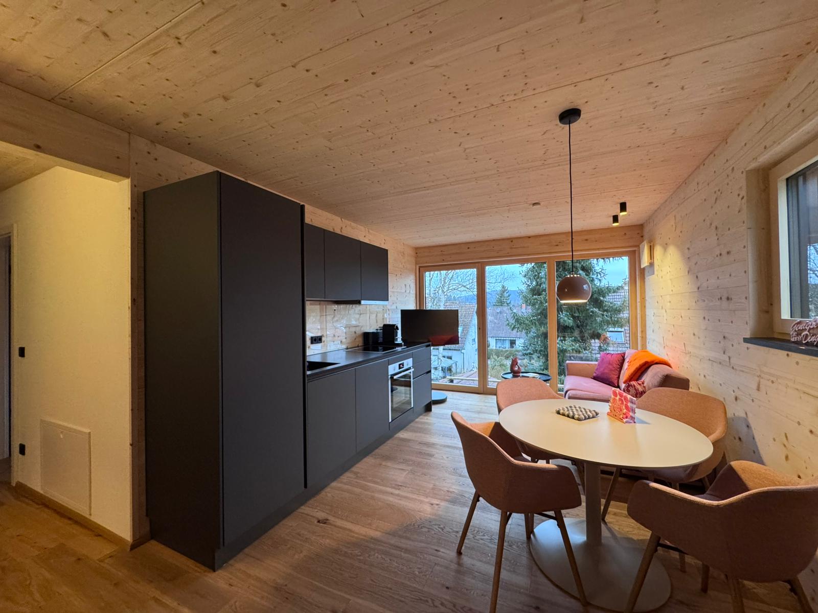 Rollstuhl-Urlaub: Küchen-, Ess- und Wohnbereich - Rosenhof Pfingstrose