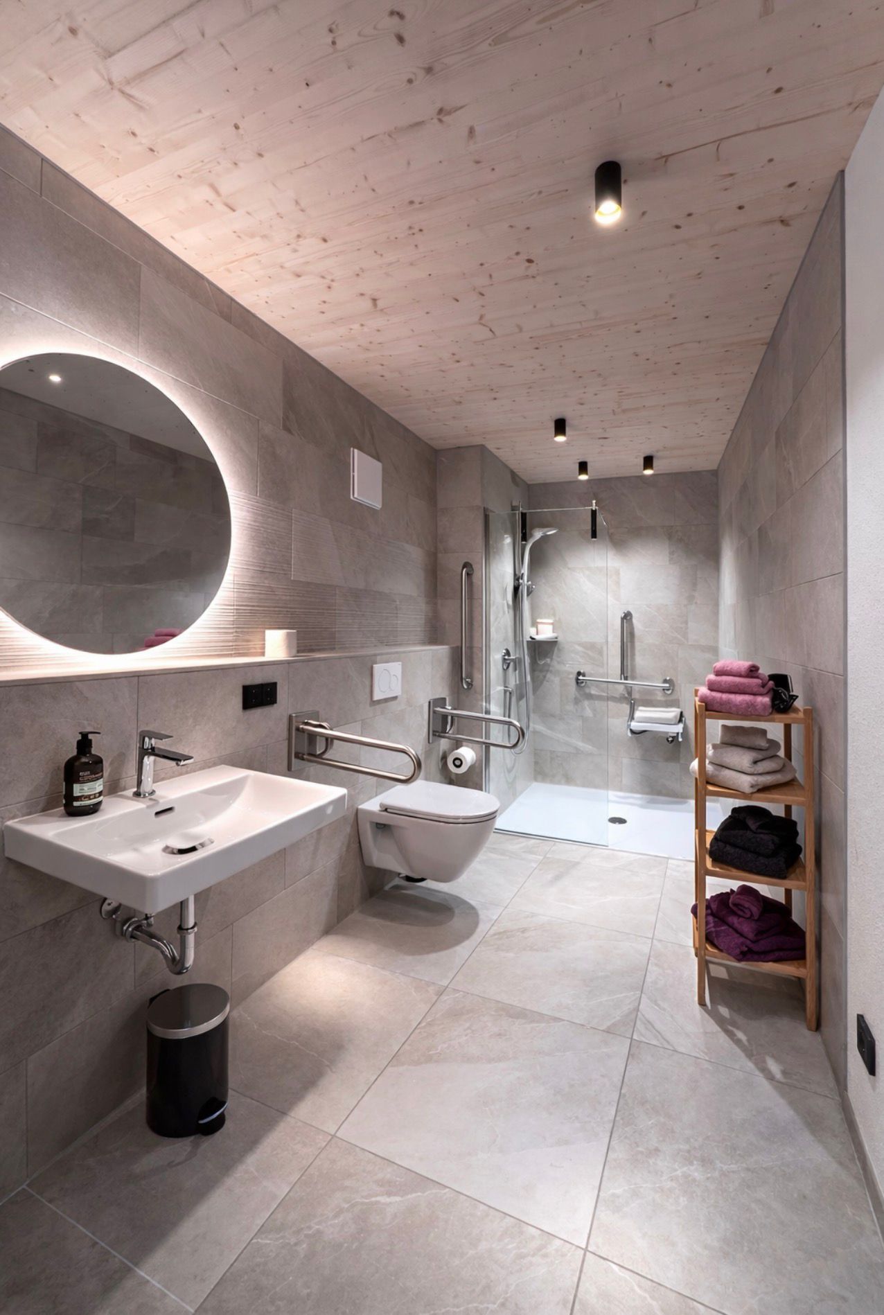 Rollstuhl-Urlaub: Bad mit Haltegriffen - Rosenhof Pfingstrose