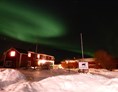 Rollstuhl-Urlaub: The beautiful Northern Lights over The Friendly Mose - The Friendly Moose Lapland