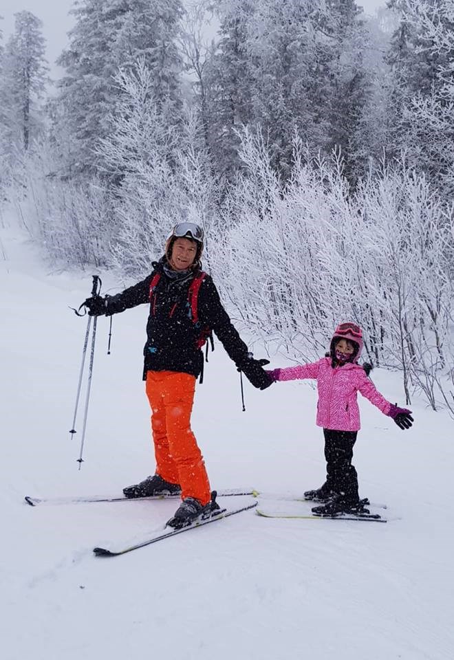 Rollstuhl-Urlaub: Great skiing for all levels with very quiet slopes, rarely any lift queues and more affordable than the Alps. - The Friendly Moose Lapland