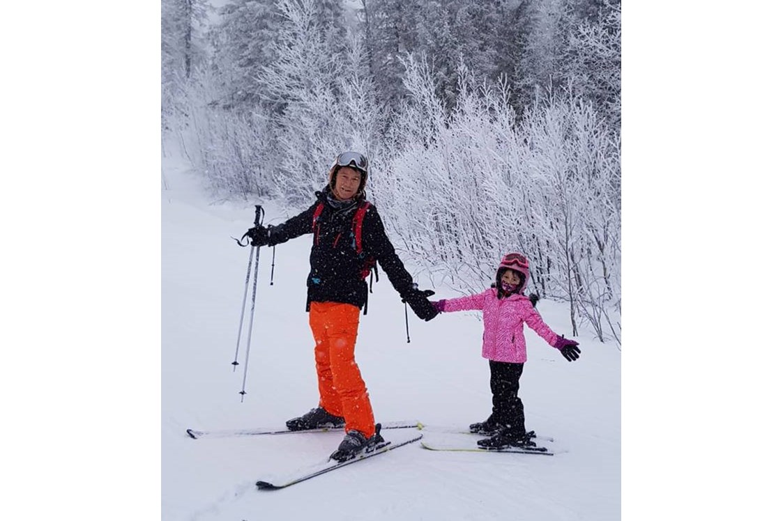 Rollstuhl-Urlaub: Great skiing for all levels with very quiet slopes, rarely any lift queues and more affordable than the Alps. - The Friendly Moose Lapland