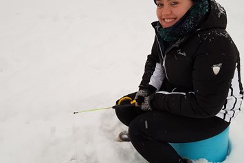 Rollstuhl-Urlaub: Tryb your hand at Ice Fishing. - The Friendly Moose Lapland