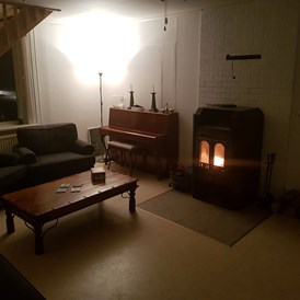 Rollstuhl-Urlaub: After time outside it's lovely to warm and relax in the cosy room... - The Friendly Moose Lapland