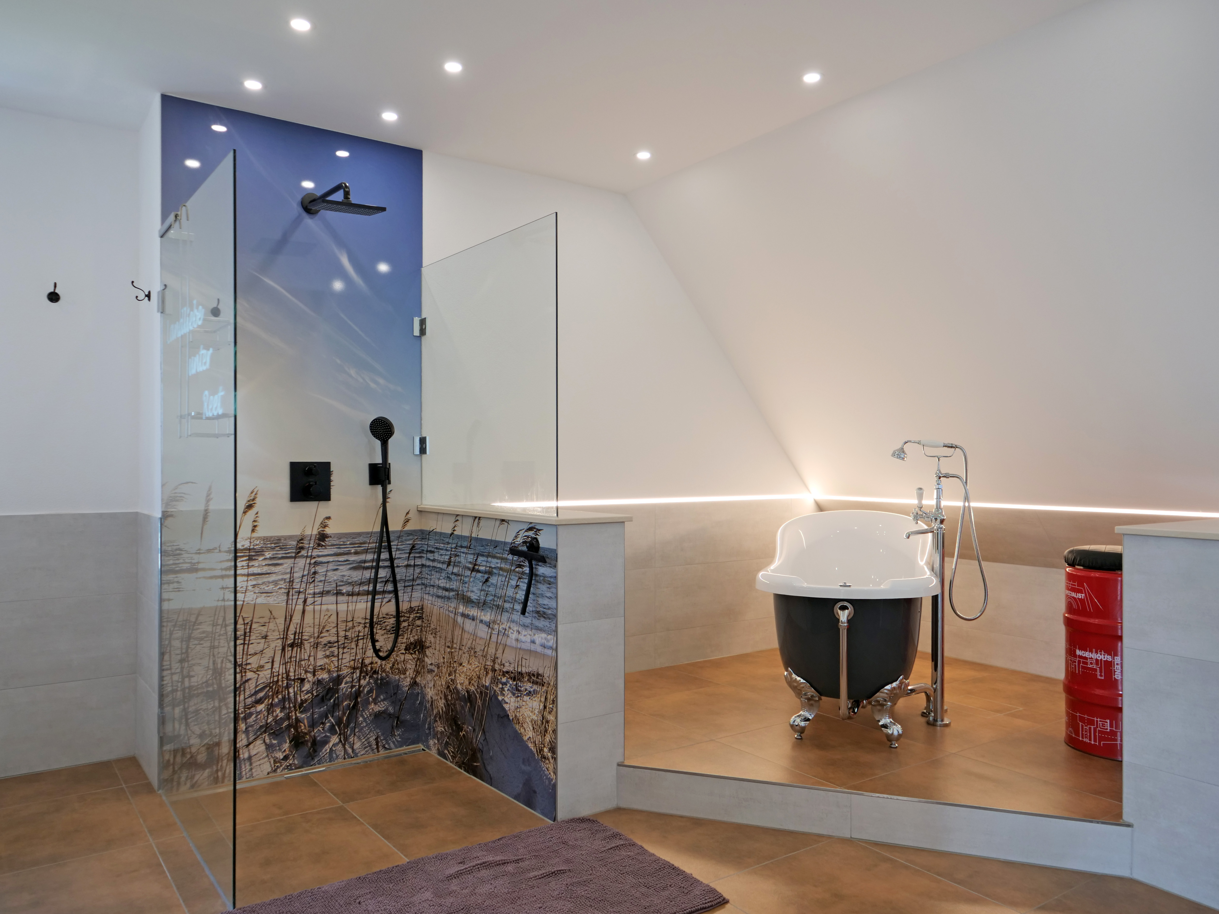 Rollstuhl-Urlaub: Duschbad Obergeschoß mit Wanne - "Landliebe unter Reet" auf Rügen- barrierefrei 5*für bis zu 8 Personen