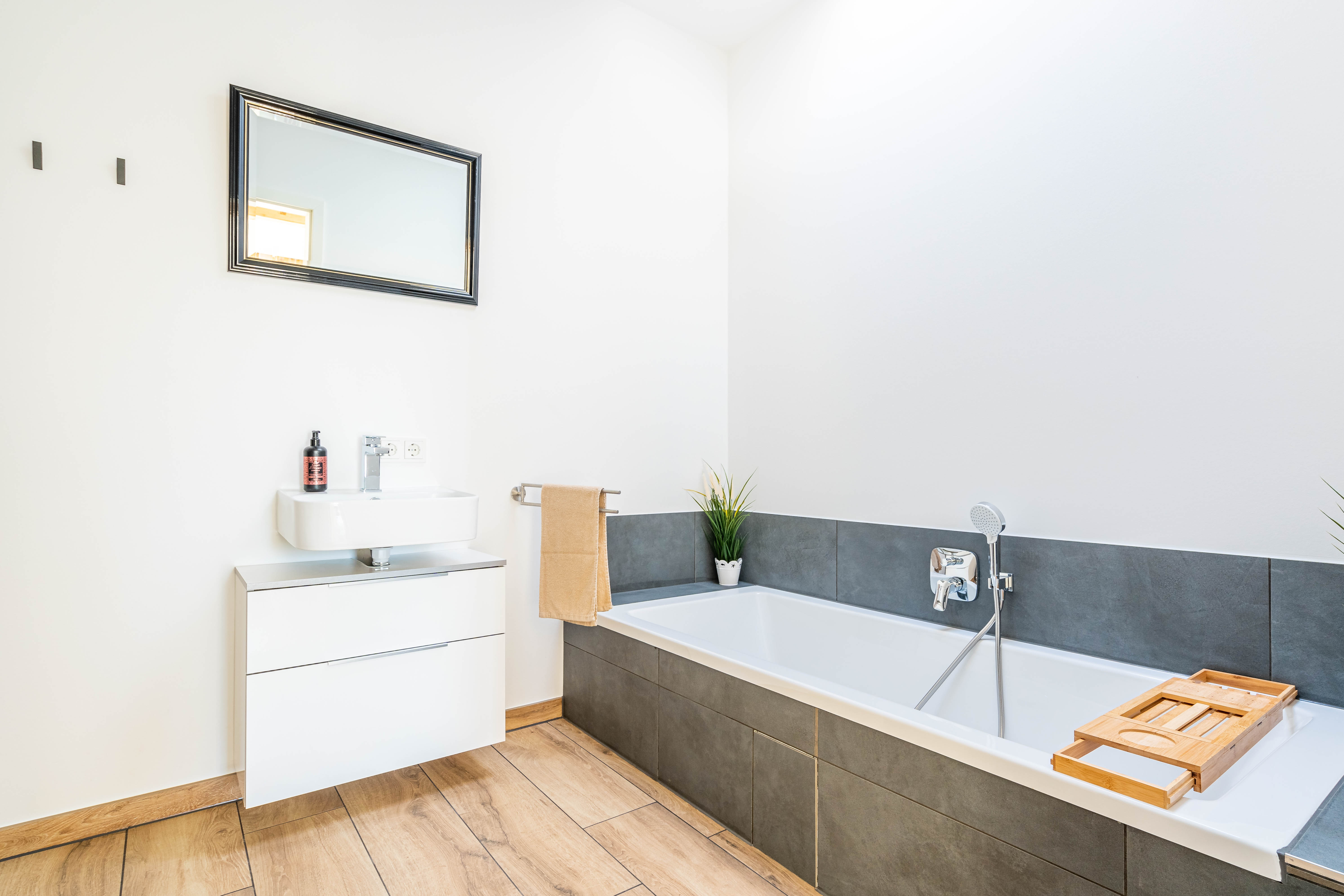 Rollstuhl-Urlaub: Ferienwohnung Weincastell im Rebenmeer