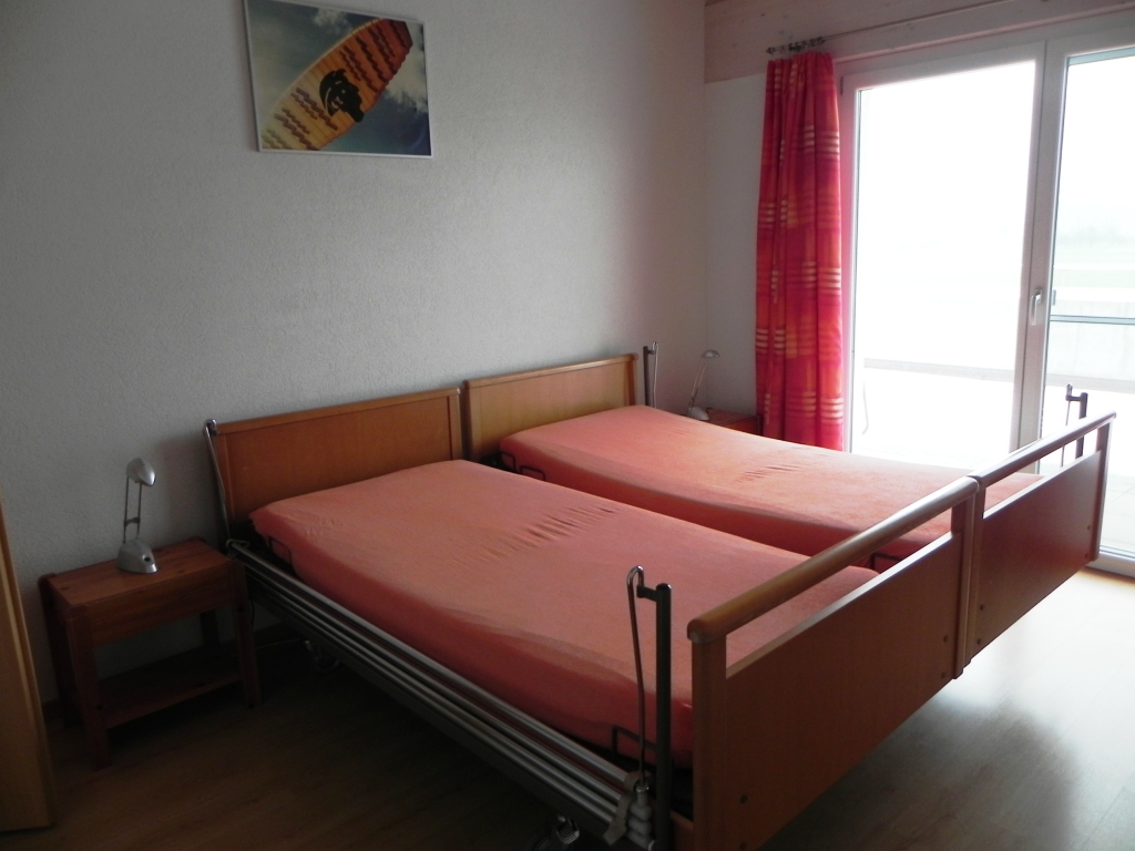 Rollstuhlgerechte Unterkunft - Unterkunftsart: Ferienwohnung - PLZ 8564 (Schweiz) - zwei Pflegebetten - Zum Frohsinn