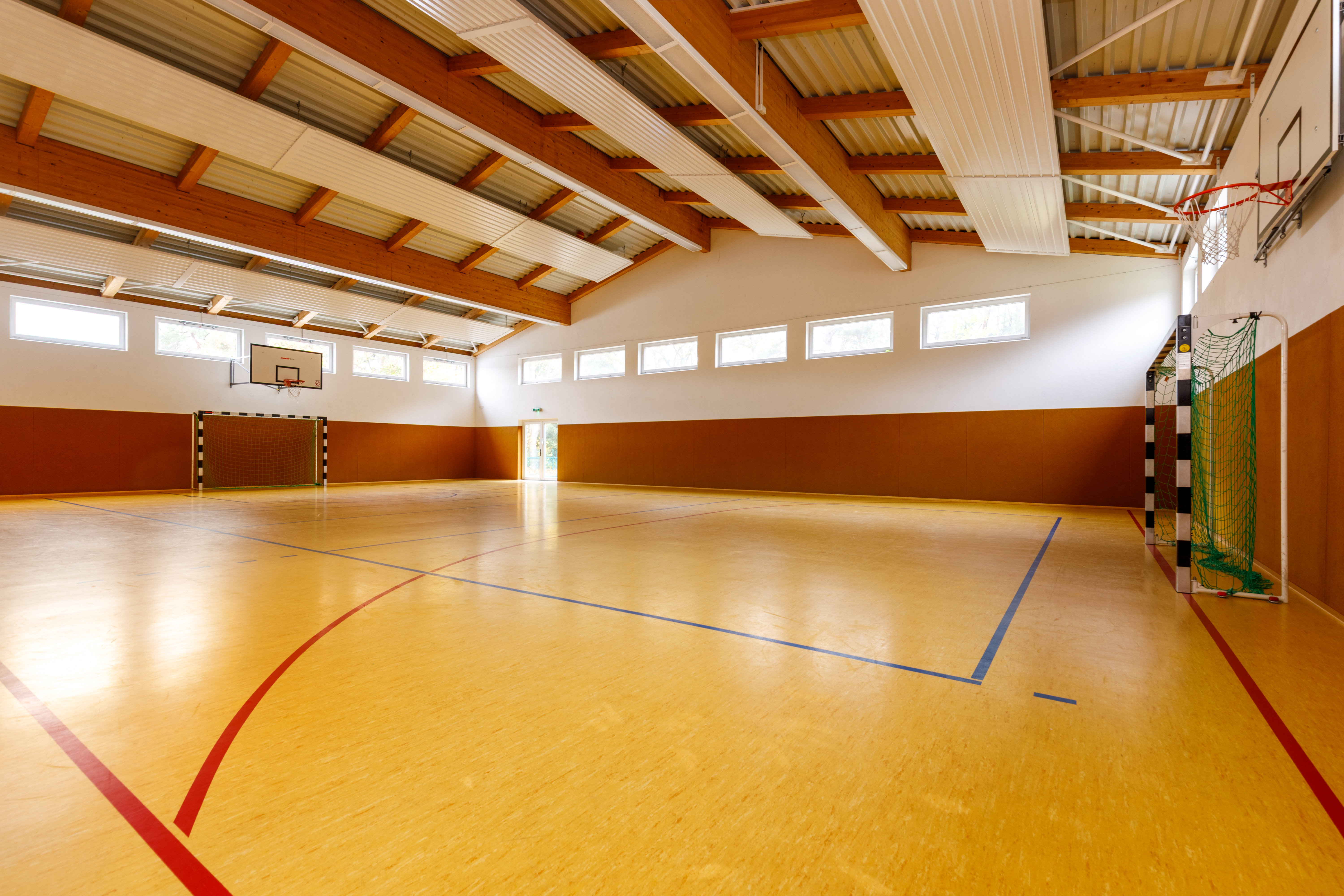 Rollstuhl-Urlaub: Sporthalle - Feriendorf Strandgut - Appartement Dünenbude